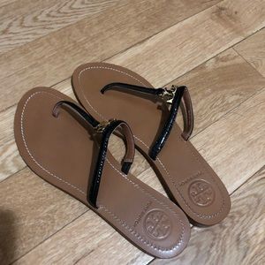 Tory Burch ‘T’ Logo Thong Sandal